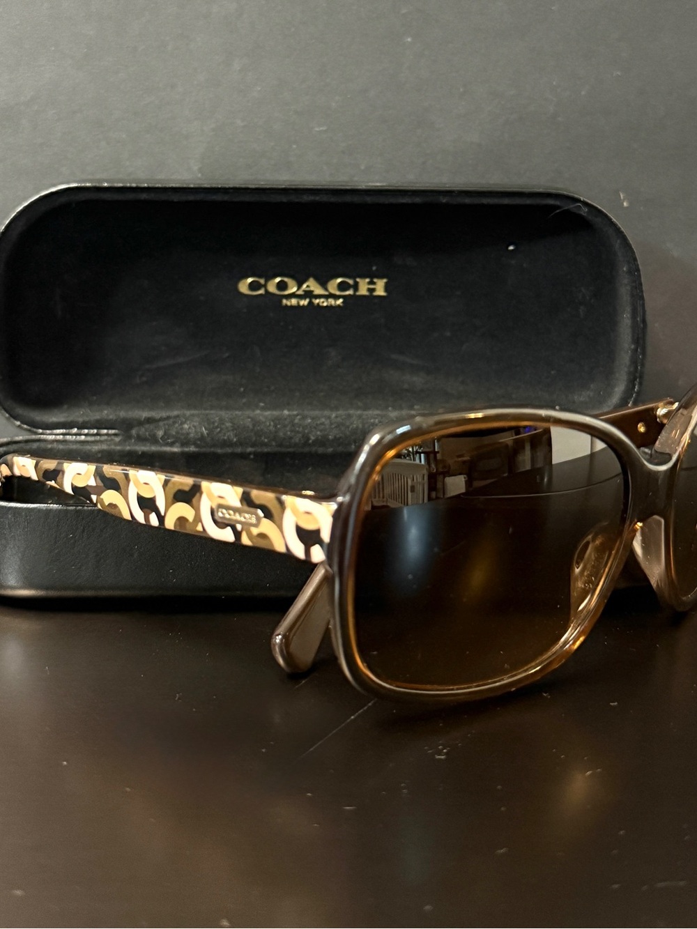 Coach oversized butterfly sunglasses 57-125 HC8032 with hard case